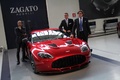 Présentation Aston Martin V12 Zagato - Aston Martin V12 Zagato rouge 3/4 avant droit penché