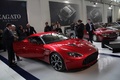 Présentation Aston Martin V12 Zagato - Aston Martin V12 Zagato rouge 3/4 avant droit portes ouvertes penché