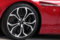 Présentation Aston Martin V12 Zagato - Aston Martin V12 Zagato rouge jante
