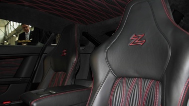 Présentation Aston Martin V12 Zagato - Aston Martin V12 Zagato rouge sièges