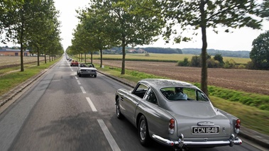 Rallye d'Automne 2012 - Aston Martin DB5 gris 3/4 arrière gauche travelling