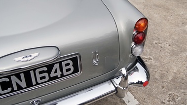 Rallye d'Automne 2012 - Aston Martin DB5 gris feux arrière