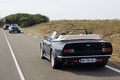 Rallye d'Automne 2012 - Aston Martin V8 Volante Vantage bleu 3/4 arrière gauche travelling