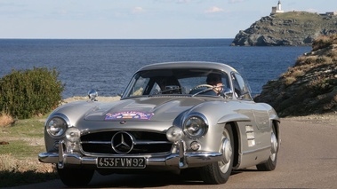 Trophée en Corse - Mercedes 300 SL gris 3/4 avant gauche