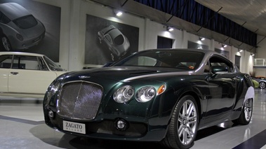 Visite de l'usine Zagato - Bentley Continental GT vert 3/4 avant gauche