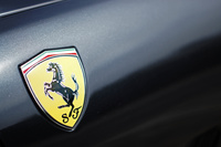 Ferrari 575M Maranello noir, logo de l'aile de la voiture - Ghislain BALEMBOY