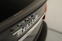 Maserati GranTurismo MC SportLine noire, logo du coffre - Ghislain BALEMBOY