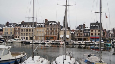 Honfleur - Tesla Roadster Sport - le port 4