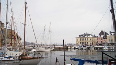 Honfleur - Tesla Roadster Sport - le port 5