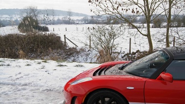 Honfleur - Tesla Roadster Sport rouge profil coupé