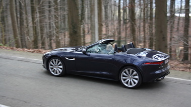 Jaguar F-Type Namur - 3/4 arrière gauche dynamique