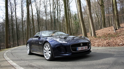 Jaguar F-Type Namur - 3/4 avant droit dynamique