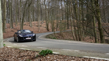 Jaguar F-Type Namur - 3/4 avant droit dynamique