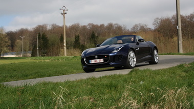 Jaguar F-Type Namur - 3/4 avant gauche dynamique