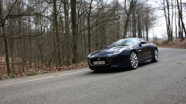 Jaguar F-Type Namur - 3/4 avant gauche dynamique