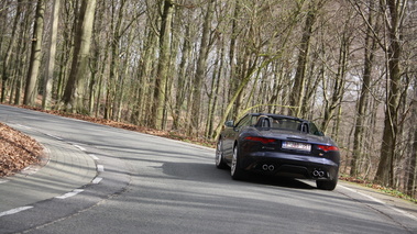 Jaguar F-Type Namur - arrière dynamique