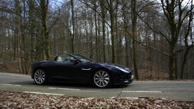 Jaguar F-Type Namur - profil droit dynamique