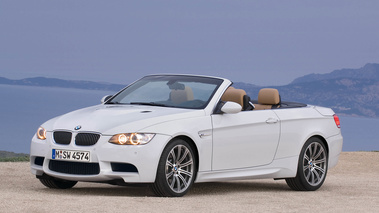 BMW M3 cabrio blanc 3/4 avant G