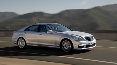 S65 AMG grise profil