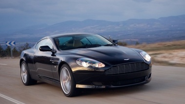 Aston Martin DB9 noire 3/4 avant D