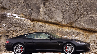 Aston Martin DB9 noire profil