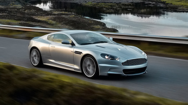 Aston Martin DBS grise 3/4 avant D