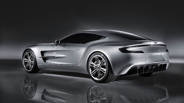 Aston Martin One 77-grise-3/4 arrière gauche