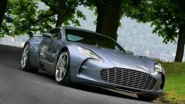 Aston Martin One77-grise-3/4 avant