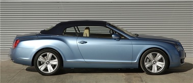 Bentley Continental GTC bleue profil capotée