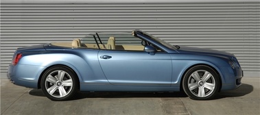 Bentley Continental GTC bleue profil décapotée