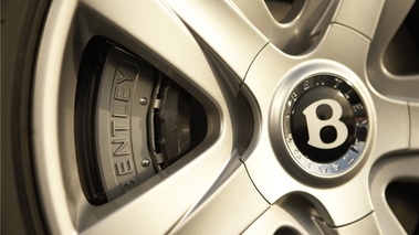Bentley Continental GTC détail jantes et étriers