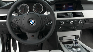 BMW M5 intérieur