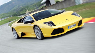 Lamborghini Murciélago LP 640 jaune 3/4 avant droit 2