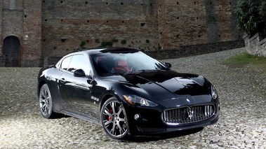 Maserati Granturismo S noire 3/4 avant D