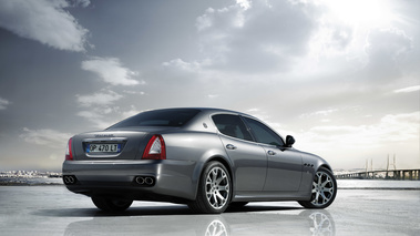 Maserati Quattroporte S grise-bleue 3/4 arrière D