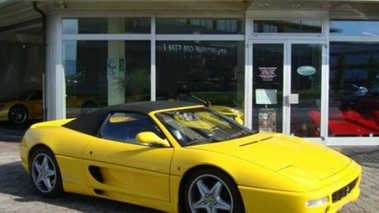 FERRARI F355 Spider - VENDU 1995 - Vue 3/4 avant droit