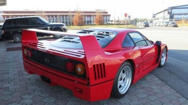 FERRARI F40 - VENDU 1993 - 3/4 avant droit