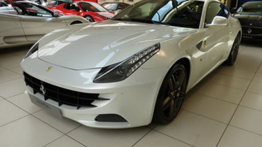 FERRARI FF - VENDU 2013 - 3/4 avant gauche