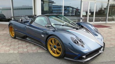 PAGANI Zonda Tricolore - VENDU 2010 - 3/4 avant droit