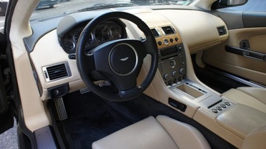 ASTON MARTIN DB9- VENDU 2004 - Vue 3/4 avant gauche