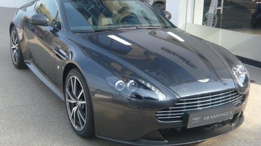 ASTON MARTIN V8 Vantage S - VENDU 2012 - 3/4 avant droit