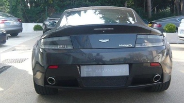 ASTON MARTIN V8 Vantage S - VENDU 2012 - face arrière