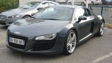 AUDI R8 V8 - VENDU 2010 - Vue 3/4 avant gauche