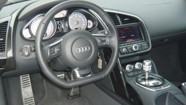 AUDI R8 V8 - VENDU 2010 - Vue 3/4 avant gauche