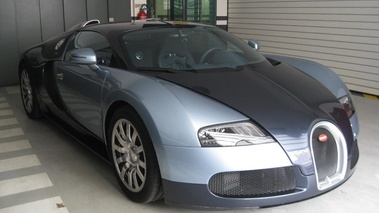 BUGATTI Veyron - VENDU 2010 - 3/4 avant droit