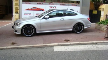 MERCEDES BENZ C63 AMG - VENDU 2011 - profil