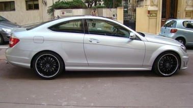 MERCEDES BENZ C63 AMG - VENDU 2011 - profil 2