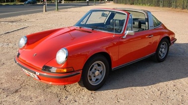 PORSCHE 911 Targa 2.4E - VENDU 1973 - 3/4 avant gauche