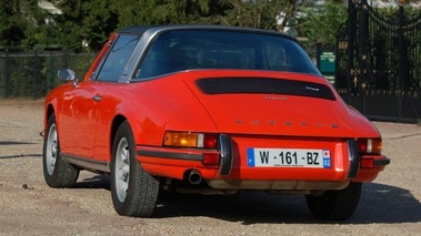 PORSCHE 911 Targa 2.4E - VENDU 1973 - 3/4 arrière gauche