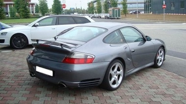 PORSCHE 996 Turbo 2000 - Vue 3/4 avant droit